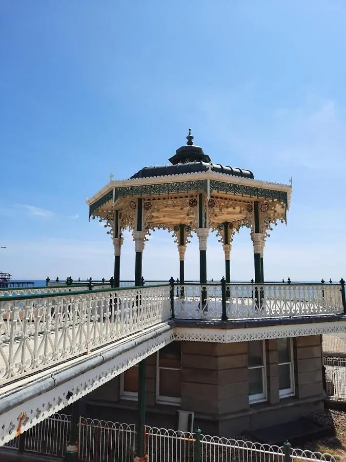 99 Steps To The Sea Apartment Brighton