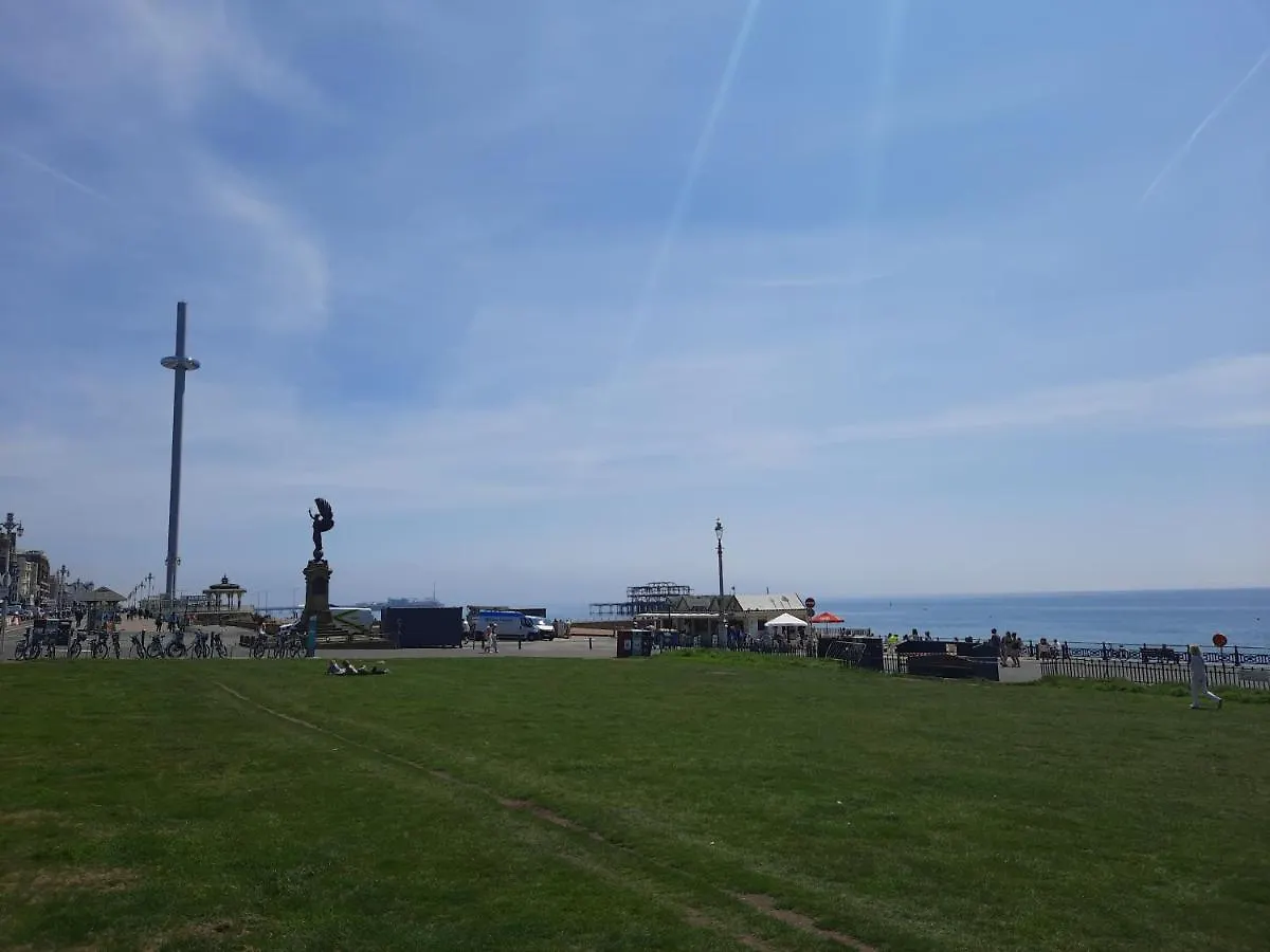 99 Steps To The Sea Apartment Brighton
