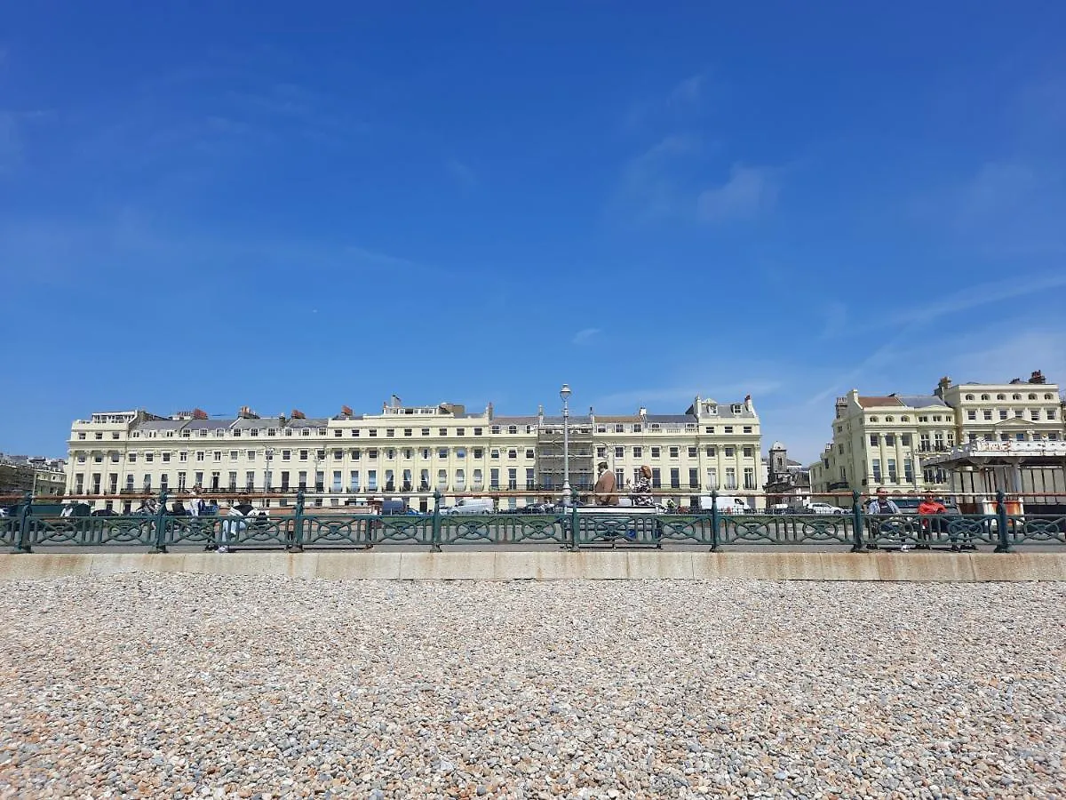 99 Steps To The Sea Apartment Brighton